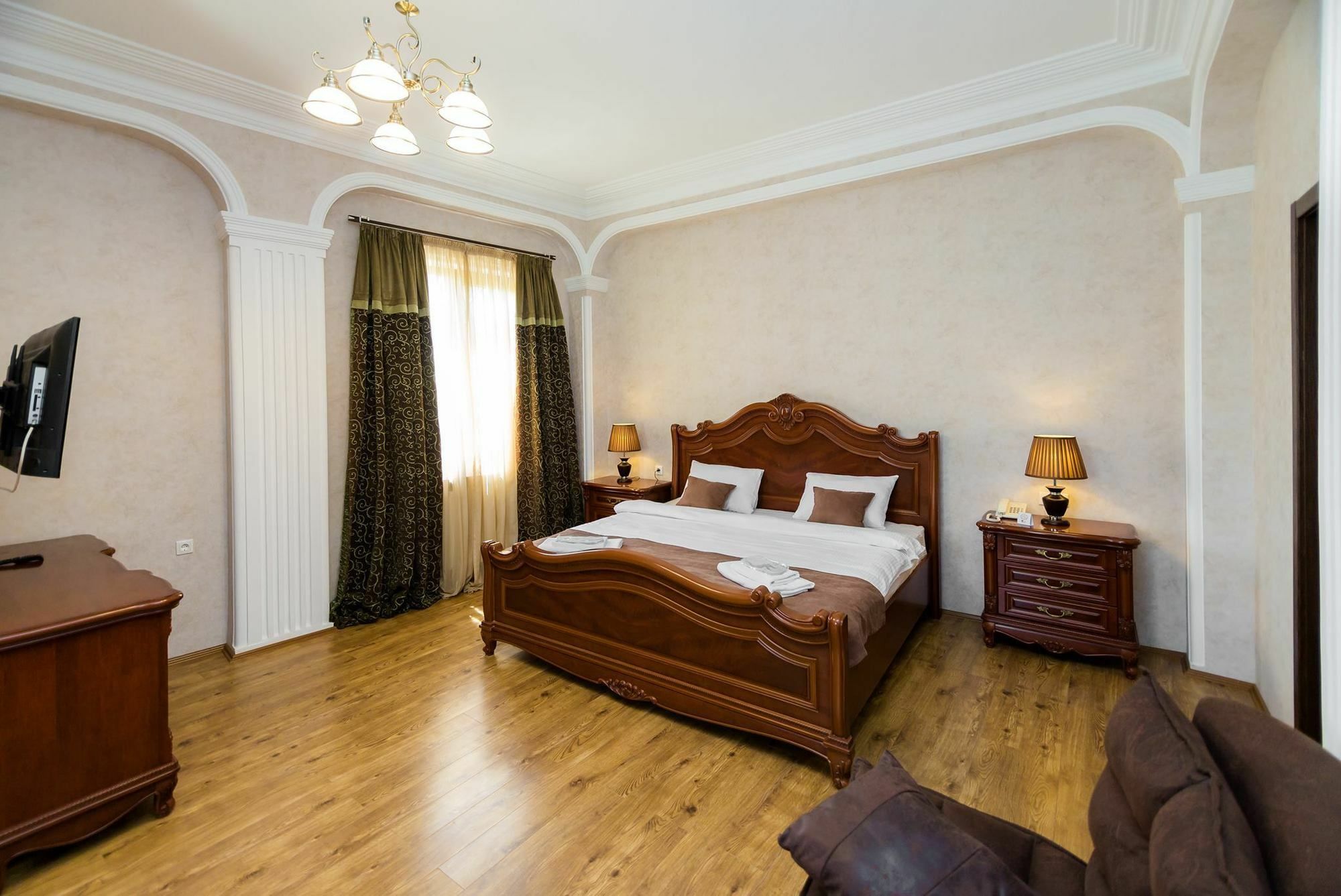 Elia Palace Hotel Тбилиси Екстериор снимка