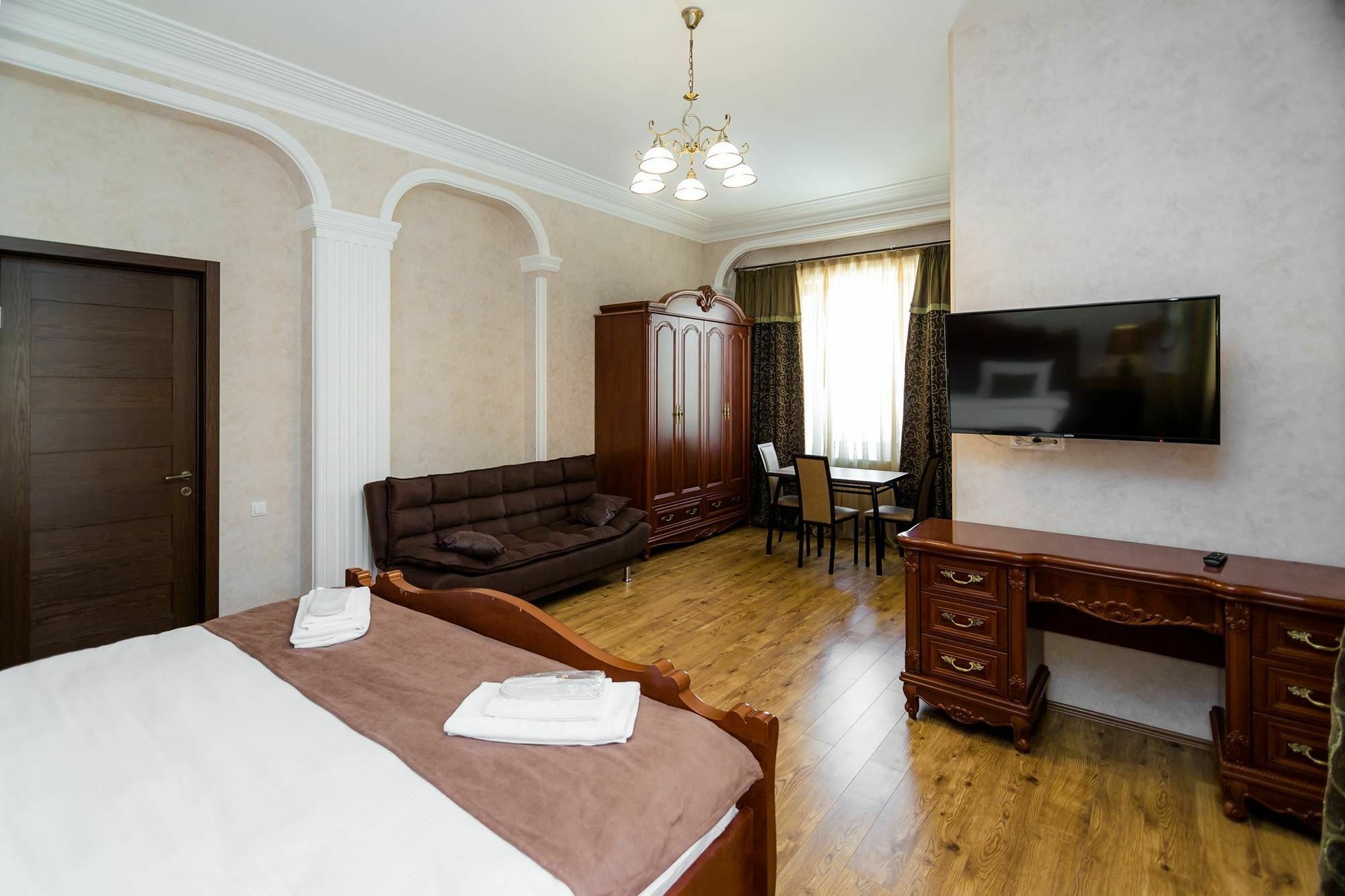 Elia Palace Hotel Тбилиси Екстериор снимка